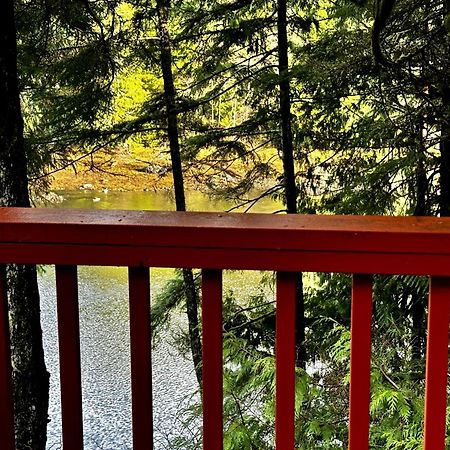 Waterfront Timber Frame Cottage! Ucluelet Buitenkant foto