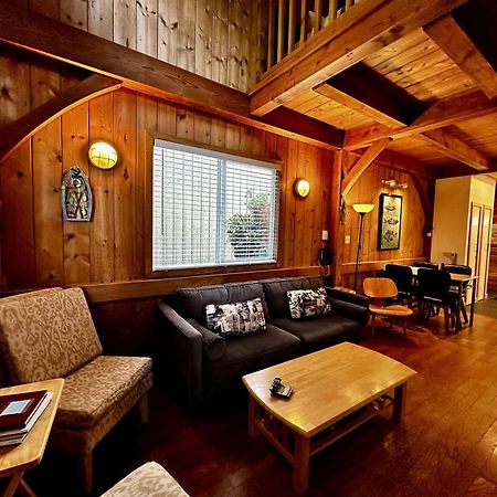Waterfront Timber Frame Cottage! Ucluelet Buitenkant foto