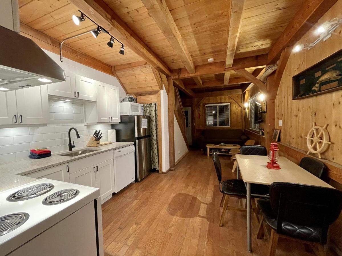 Waterfront Timber Frame Cottage! Ucluelet Buitenkant foto