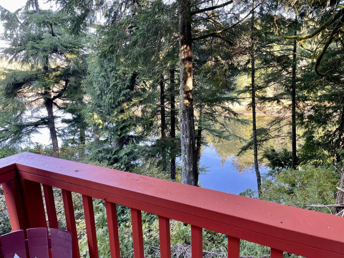Waterfront Timber Frame Cottage! Ucluelet Buitenkant foto