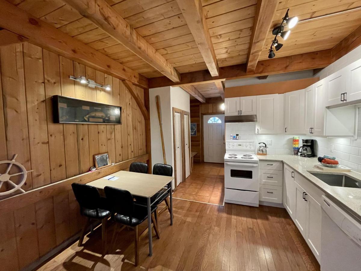 Waterfront Timber Frame Cottage! Ucluelet Buitenkant foto