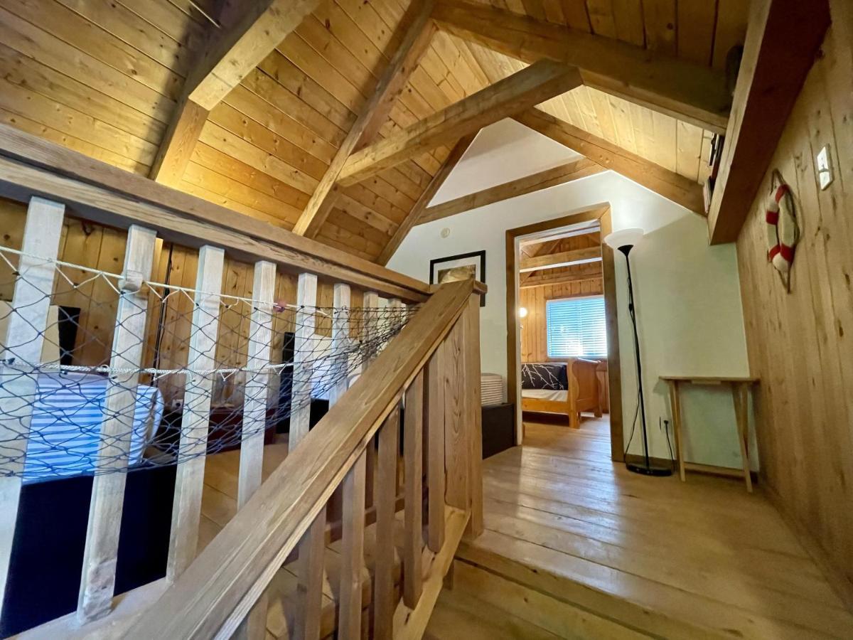 Waterfront Timber Frame Cottage! Ucluelet Buitenkant foto