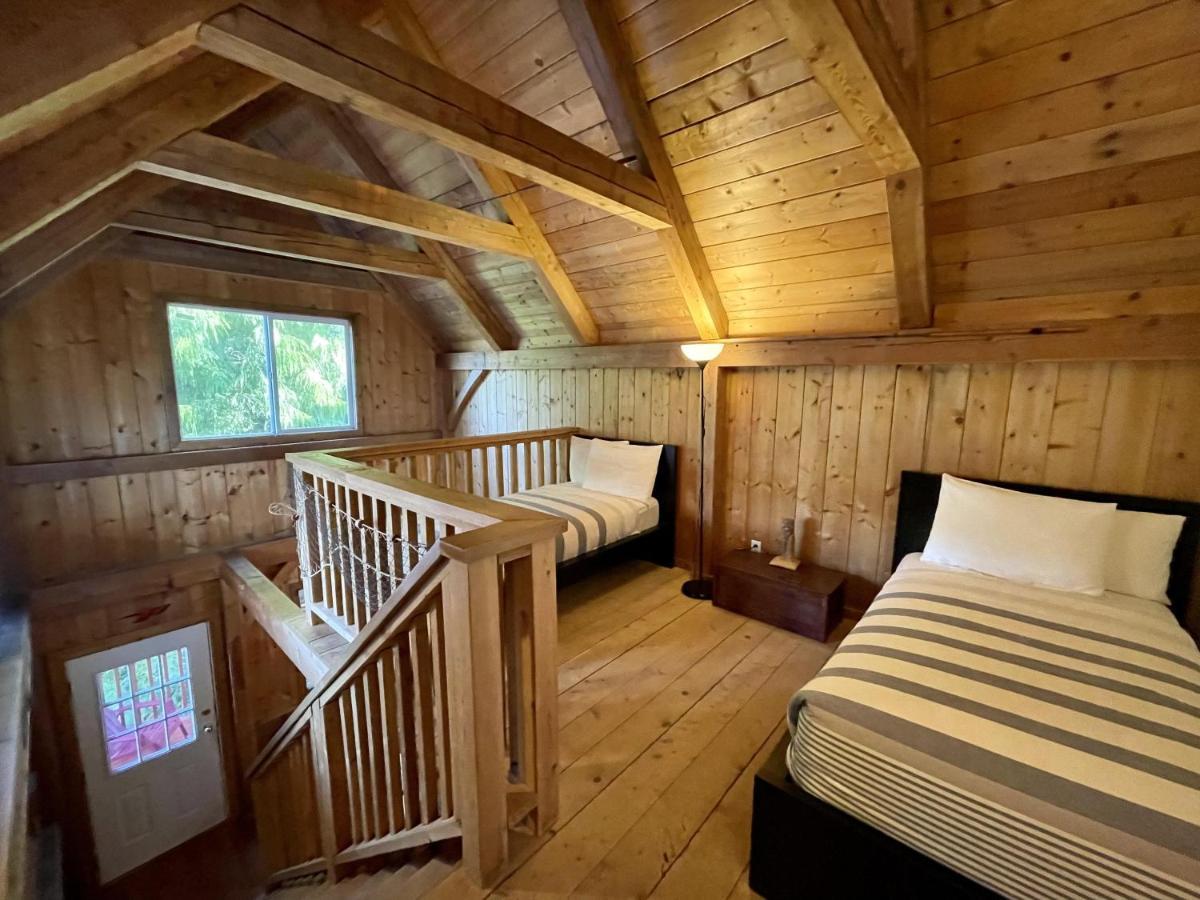 Waterfront Timber Frame Cottage! Ucluelet Buitenkant foto