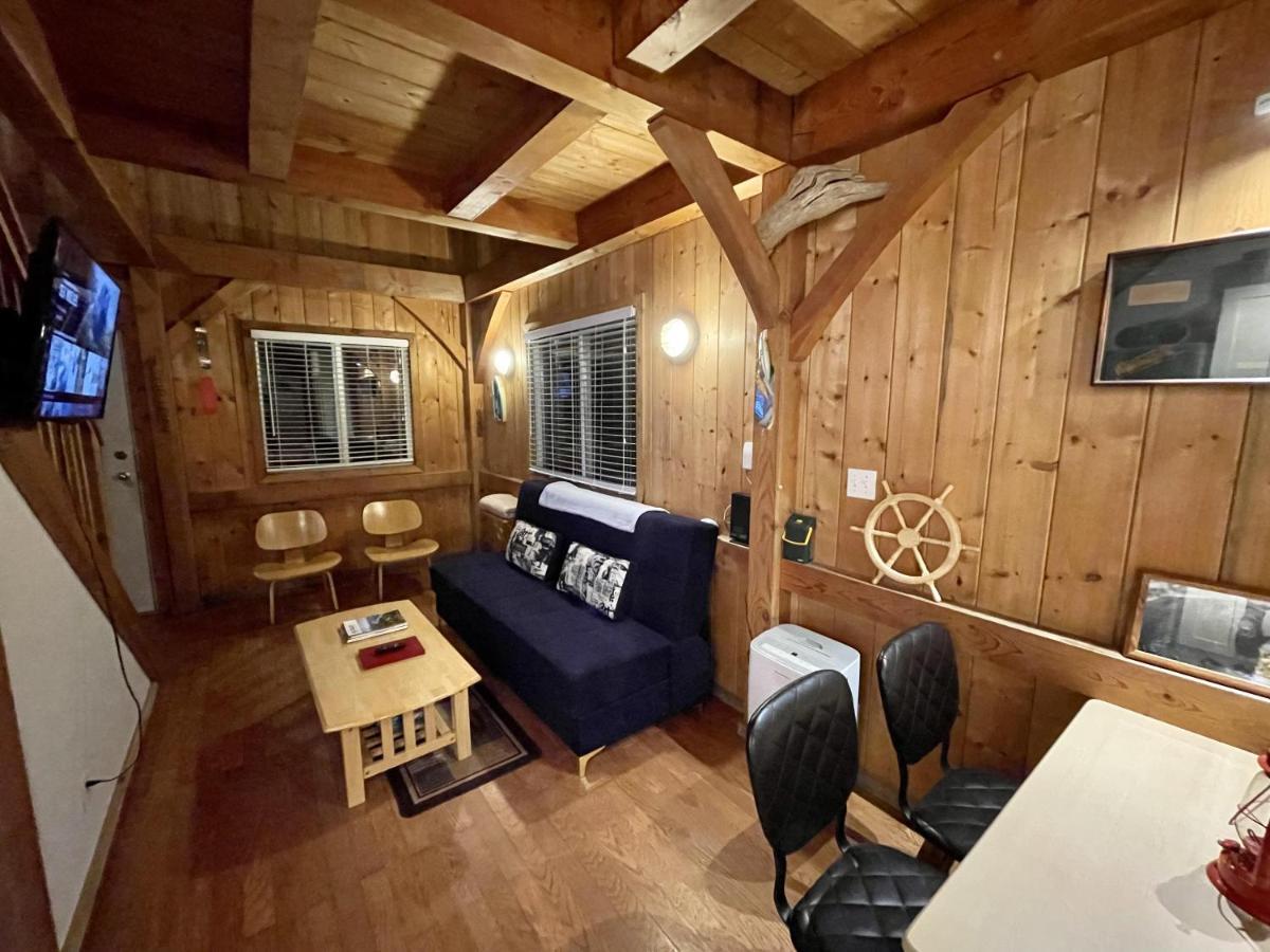 Waterfront Timber Frame Cottage! Ucluelet Buitenkant foto
