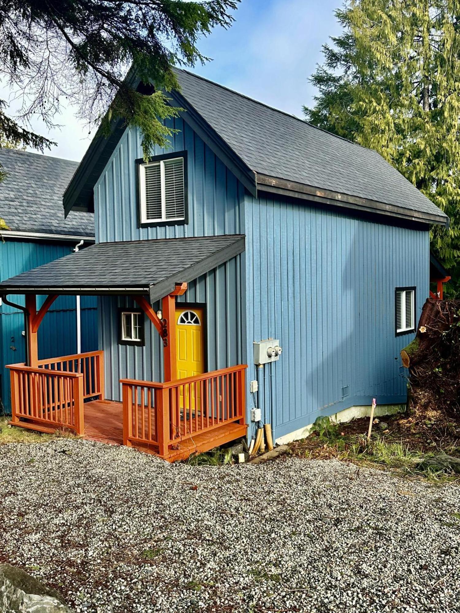Waterfront Timber Frame Cottage! Ucluelet Buitenkant foto