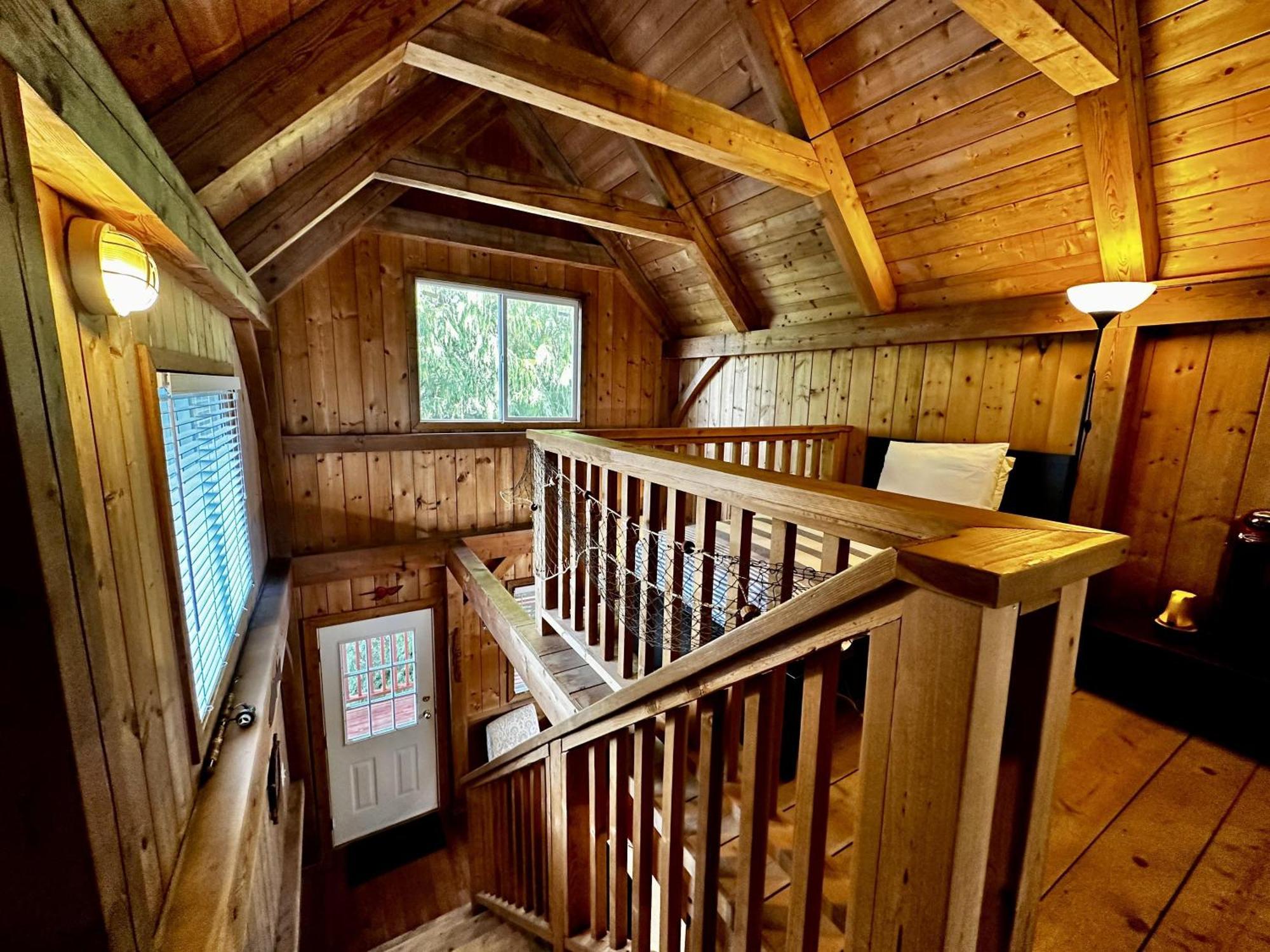 Waterfront Timber Frame Cottage! Ucluelet Buitenkant foto