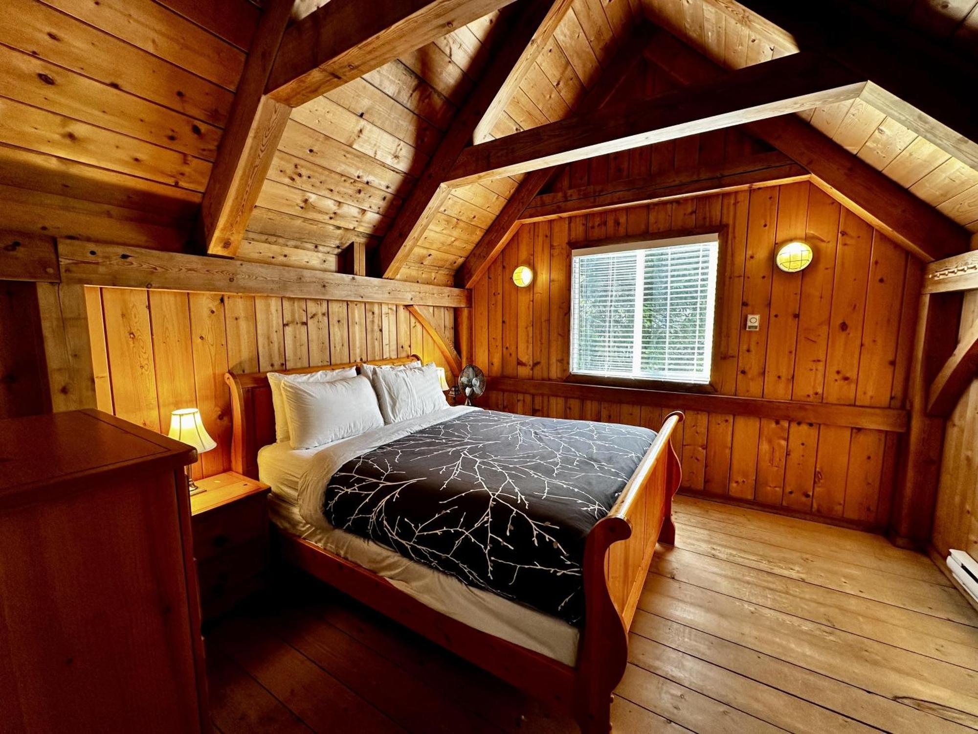 Waterfront Timber Frame Cottage! Ucluelet Buitenkant foto