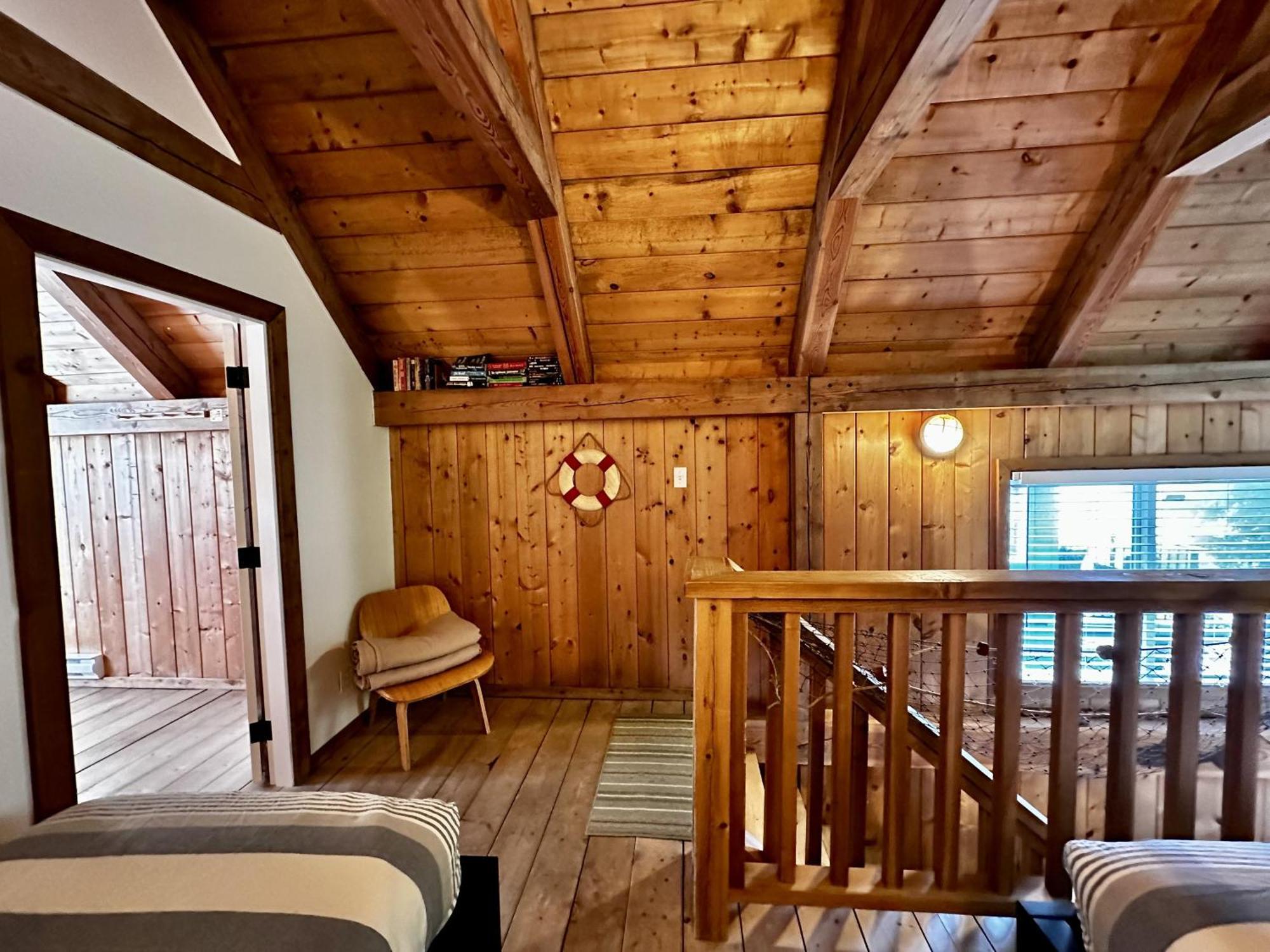 Waterfront Timber Frame Cottage! Ucluelet Buitenkant foto