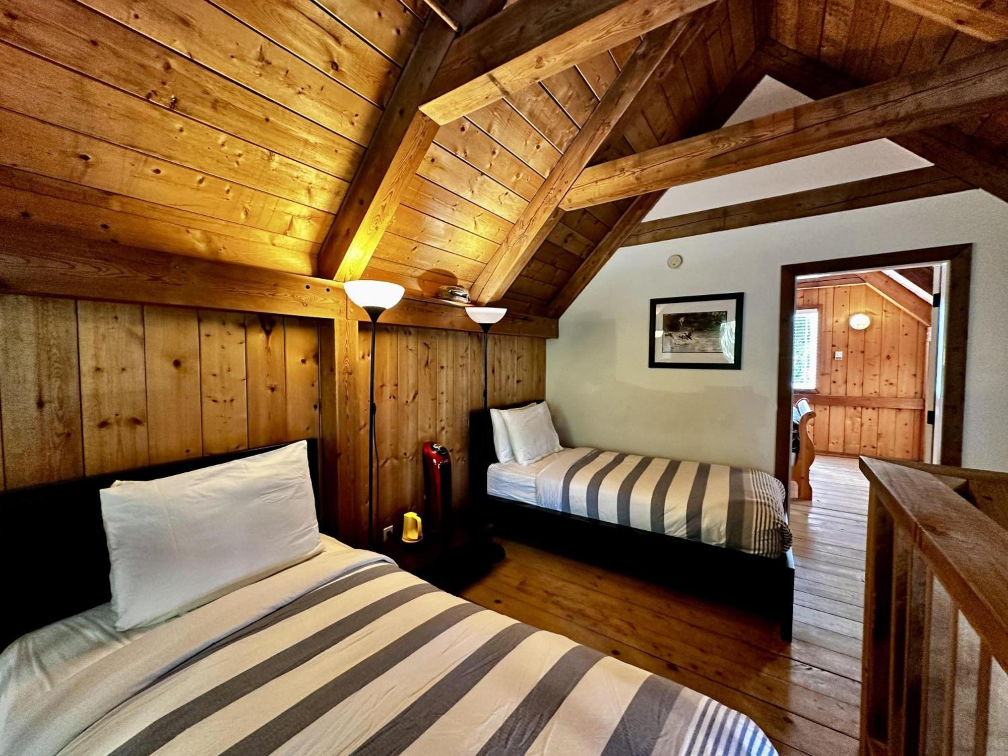 Waterfront Timber Frame Cottage! Ucluelet Buitenkant foto