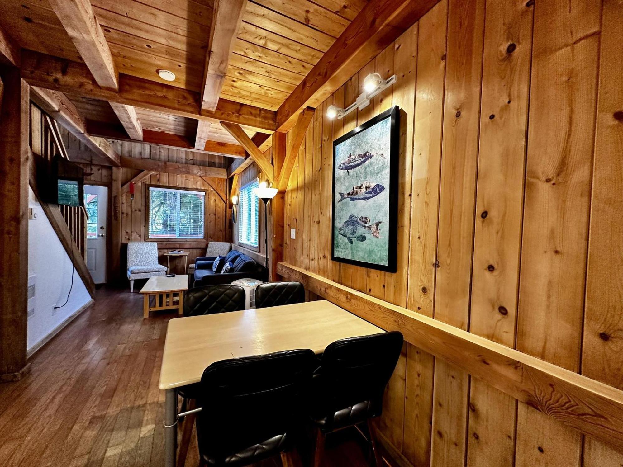 Waterfront Timber Frame Cottage! Ucluelet Buitenkant foto